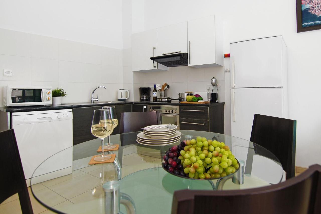 Diana - Coralli Beachfront Apartment Protaras Bagian luar foto