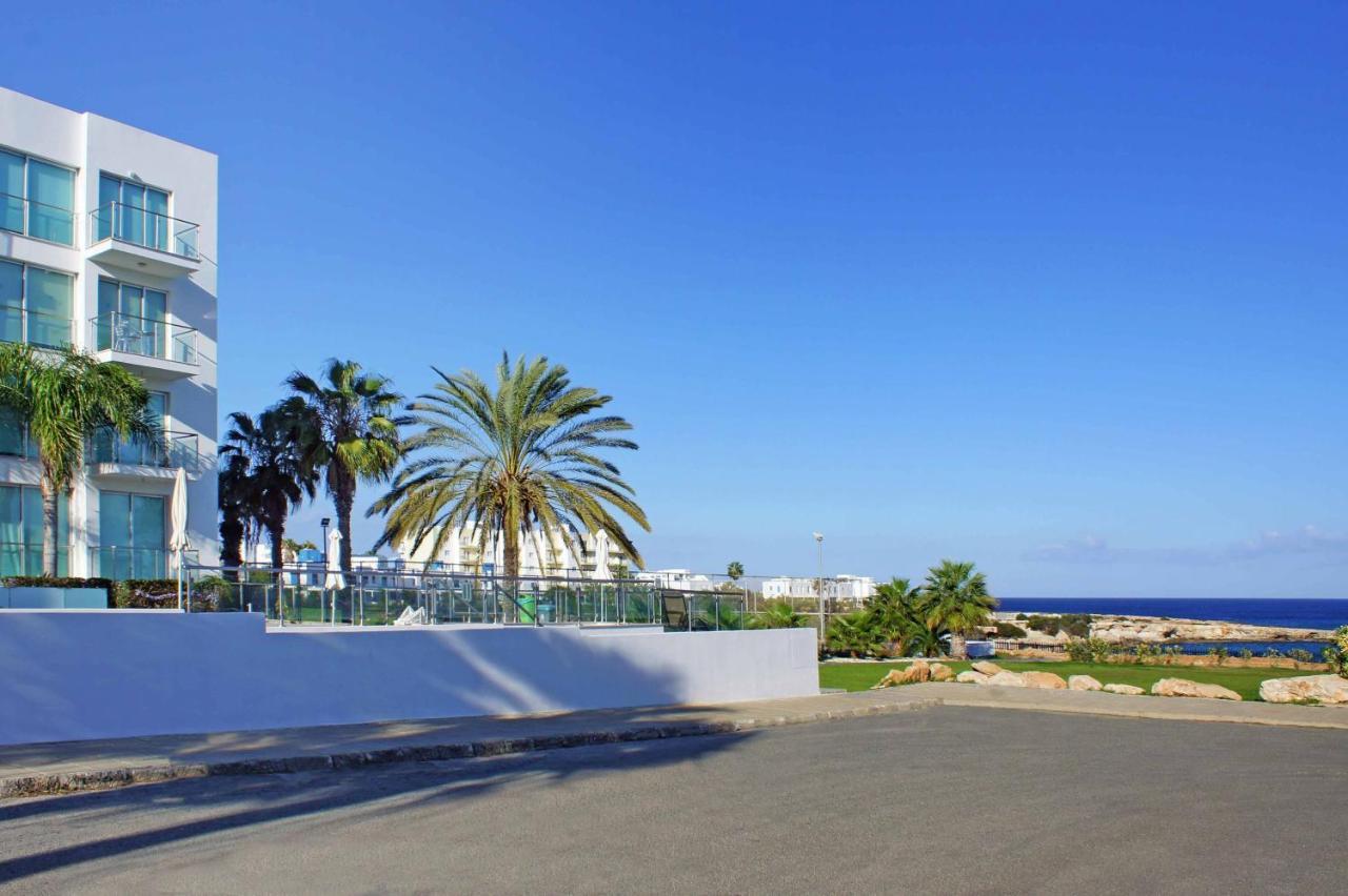 Diana - Coralli Beachfront Apartment Protaras Bagian luar foto