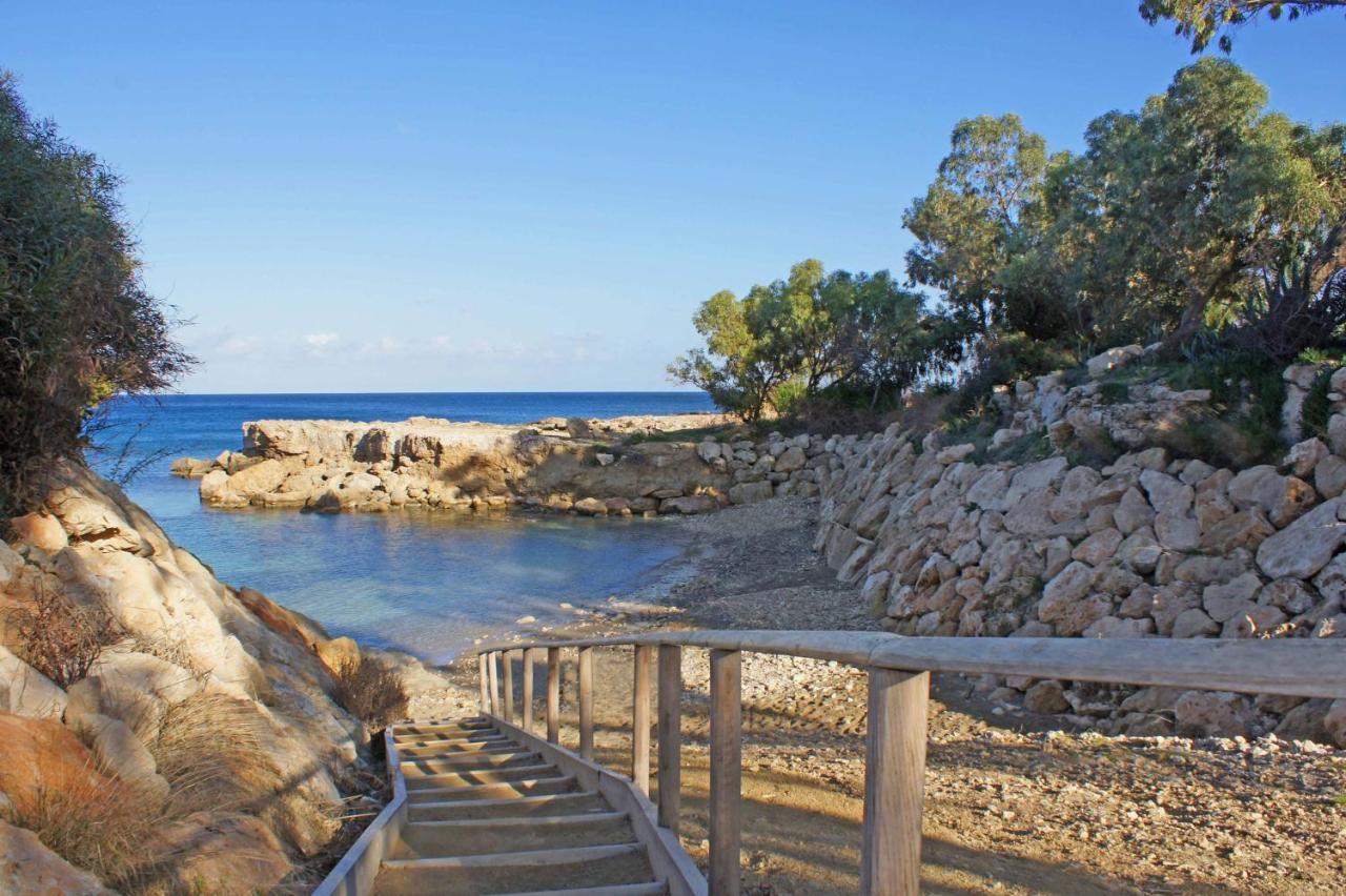 Diana - Coralli Beachfront Apartment Protaras Bagian luar foto