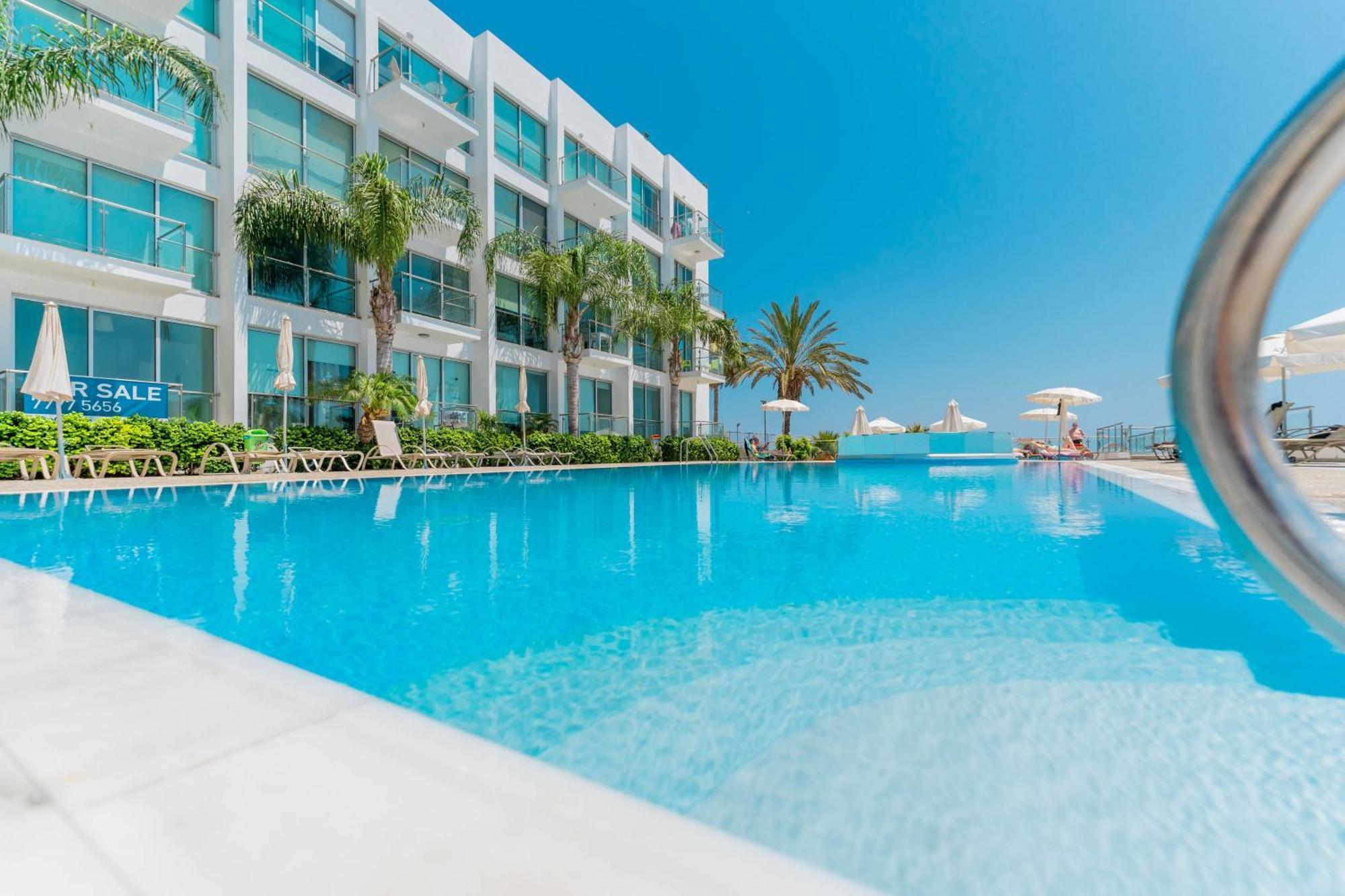 Diana - Coralli Beachfront Apartment Protaras Bagian luar foto
