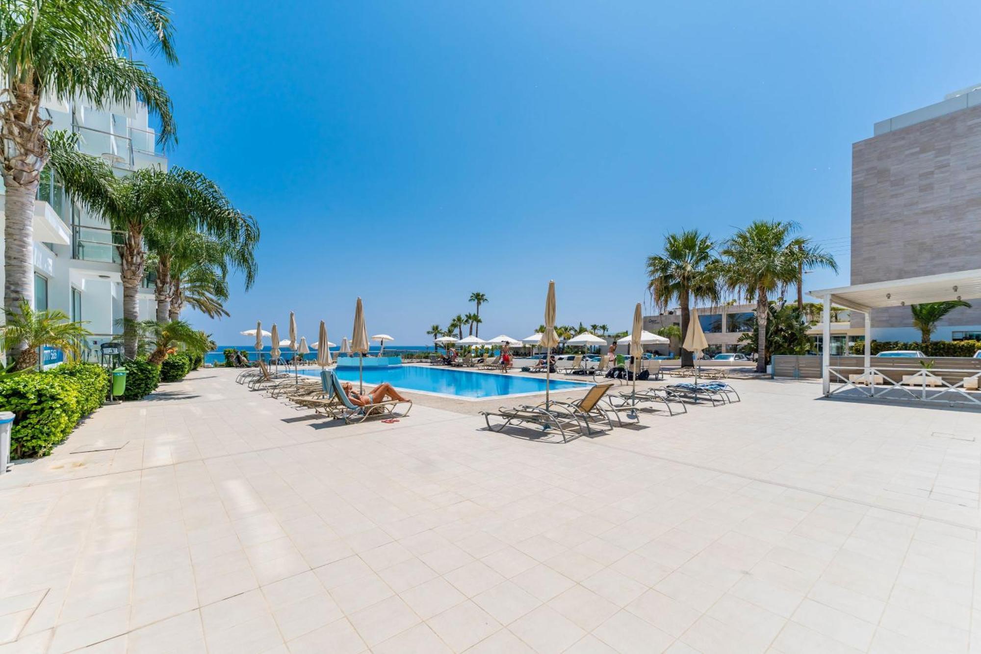 Diana - Coralli Beachfront Apartment Protaras Bagian luar foto